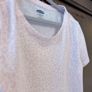 EUC Girl’s 8 Old Navy Light Pink Leopard Print T-Shirt